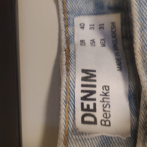 Ripped Jeans - Picture 3 of 6